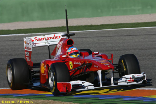 Фернандо Алонсо за рулём Ferrari F150