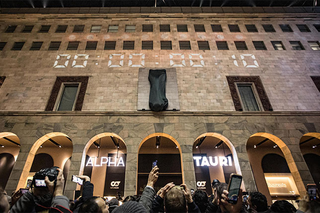 Посмотреть презентацию AlphaTauri в Милане собралось немало зрителей