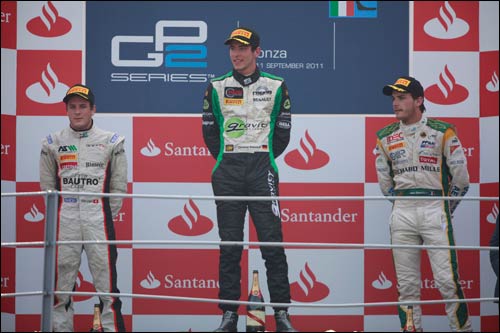 Фабио Ляймер, Кристиан Фиторис и Жюль Бьянки на подиуме финальной гонки сезона GP2 в Монце