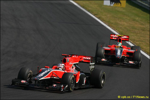 Пилоты Virgin Racing на трассе Гран При Венгрии 2010 года