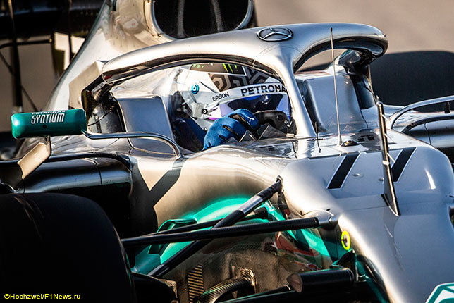 Валттери Боттас за рулём Mercedes на тестах в Барселоне