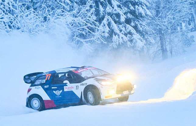 Валттери Боттас за рулём Citroen DS3 WRC на трассе Arctic Lapland Rally, фото из Twitter гонщика