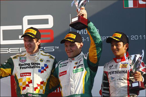 Джеймс Каладо, Валттери Боттас и Рио Харьянто на подиуме GP3 в Монце-2011