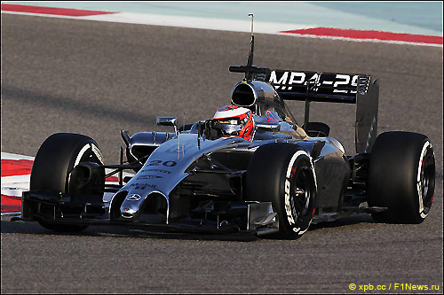Кевин Магнуссен за рулем MP4-29 на тестах в Бахрейне