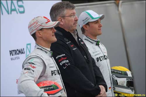 Росс Браун и гонщики Mercedes GP