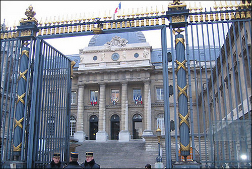 Здание парижского суда