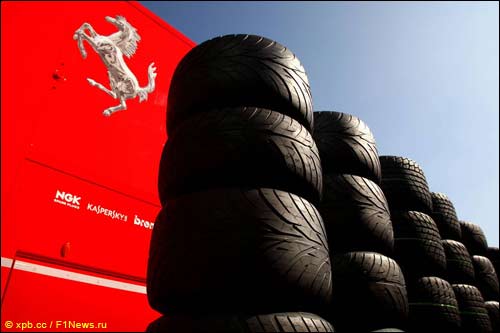Резина Bridgestone у моторхоума Ferrari