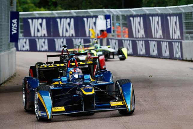 Себастьен Буэми лидирует в субботней гонке Формулы Е в лондонском Баттерси-парке