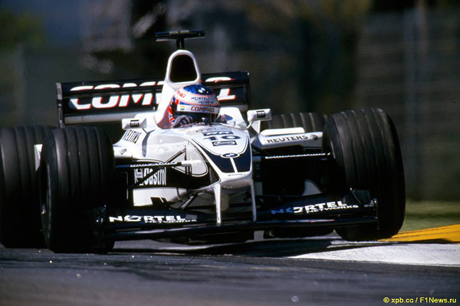 Дженсон Баттон за рулём Williams FW22 в 2000 году