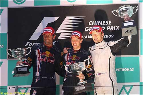 Марк Уэббер, Себастьян Феттель и Дженсон Баттон на подиуме Гран При Китая