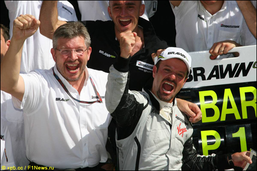 Росс Браун и Рубенс Баррикелло празднуют победу в Гран При Европы