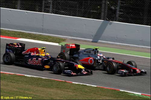 Борьба Дженсона Баттона (McLaren) и Марка Уэббера (Red Bull)