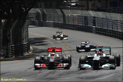 Km.bc Хэмилтон обгоняет Михаэля Шумахера на Гран При Монако