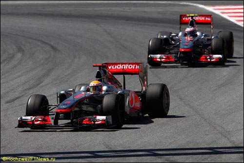 Пилоты McLaren на трассе Гран При Испании 2011 года