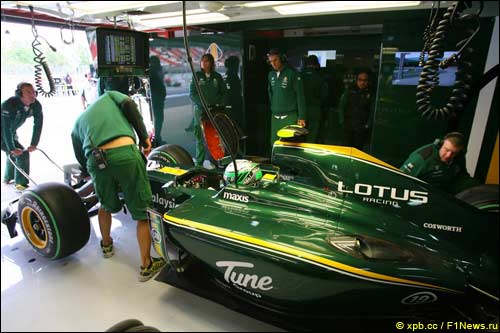 В 2010-м году команда Lotus вновь использует моторы Cosworth 