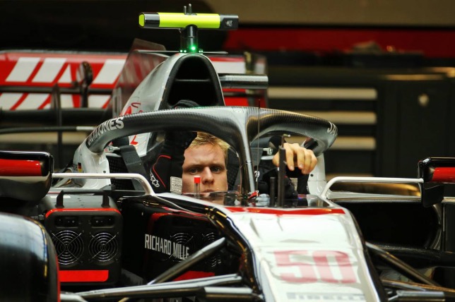 Мик Шумахер в кокпите машины Haas на тестах в Абу-Даби