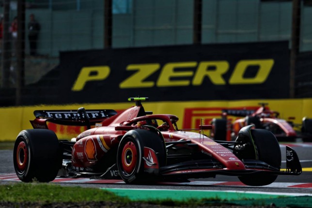 Машины Ferrari на трассе Гран При Японии, фото XPB