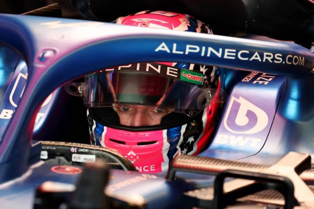 Джек Дуэн в кокпите машины Alpine F1 на тестах в Абу-Даби, фото XPB