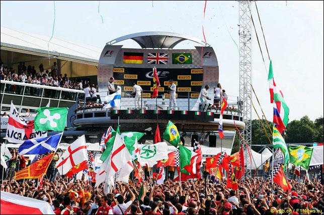 Нико Роберг, Льюис Хэмилтон и Фелипе Масса на подиуме после Гран При Италии 2014 года