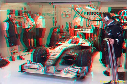 Экспериментальная 3D съёмка в боксах Mercedes GP