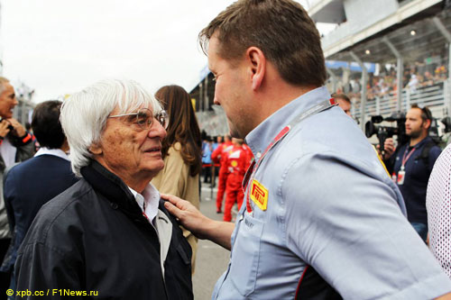 Берни Экклстоун и директор Pirelli Motorsport Пол Хембри