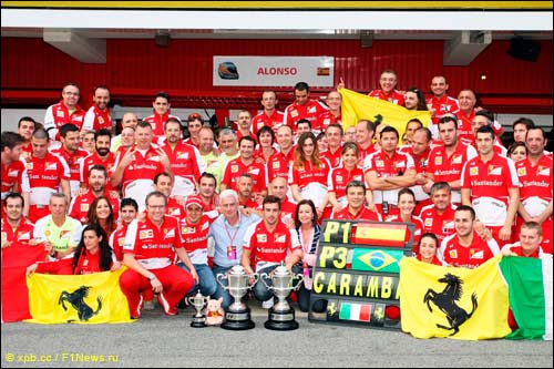 В Ferrari празднуют победу и подиум в Испании