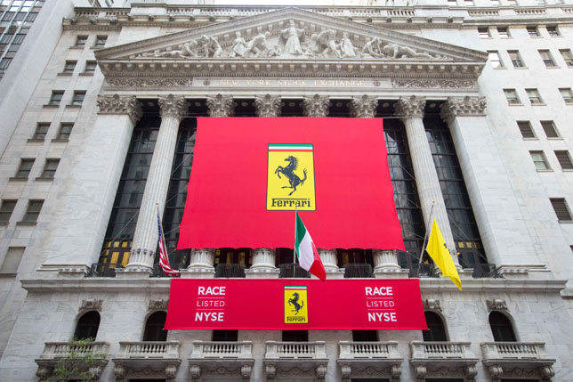 Логотип Ferrari на Нью-йоркской фондовой бирже
