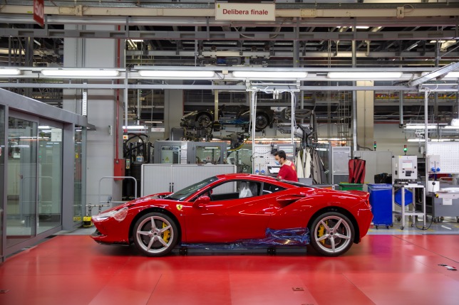 Ferrari F8 Tributo, готовая к отправке заказчику