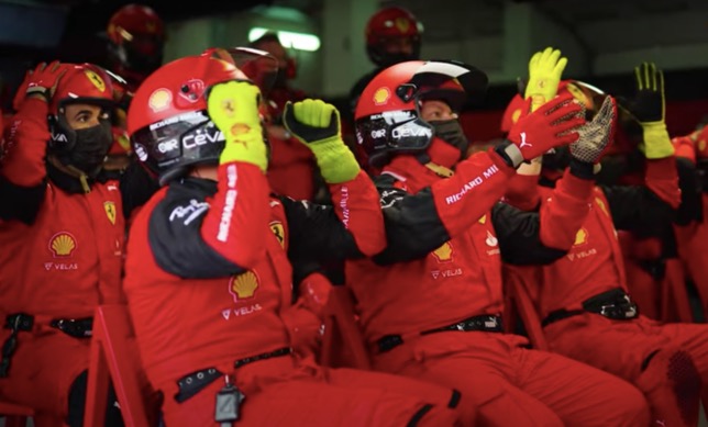 Реакция механиков Ferrari на аварию Карлоса Сайнса
