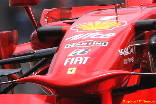 Логотип Martini на Ferrari F2008