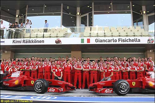 Групповая фотография Scuderia Ferrari