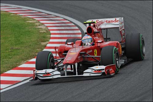 Фернандо Алонсо за рулем Ferrari F10