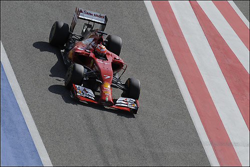 Кими Райкконен за рулём Ferrari F14 T на тестах в Бахрейне