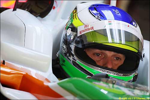 Джанкарло Физикелла на тестах в Хересе за рулем VJM02