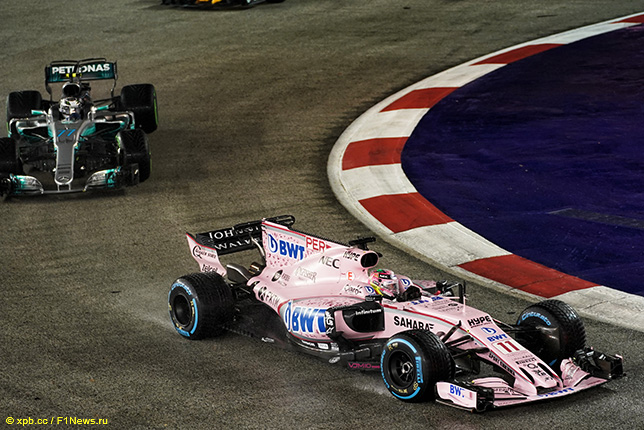 Серхио Перес за рулём машины Force India на трассе Гран При Сингапура
