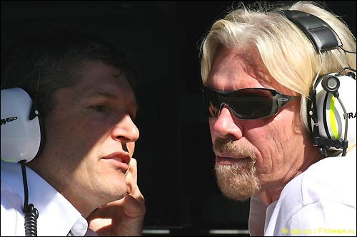 Исполнительный директор Brawn GP Ник Фрай и владелец Virgin Group Ричард Брэнсон