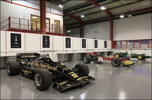 Исторические машины Lotus на базе команды в Норфолке