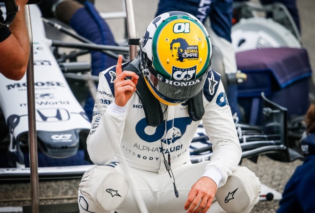 Пьер Гасли использовал шлем, оформление которого посвящено Арйтону Сенне, в Имоле, фото из Twitter гонщика