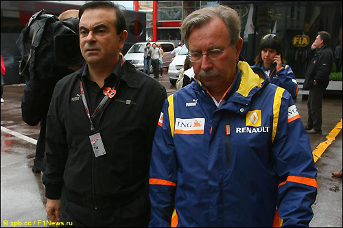 Карлос Гон (слева) и управляющий директор Renault F1 Жан-Франсуа Кобе