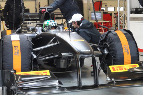 Лукас ди Грасси на тестах Pirelli. Фото с официального сайта гонщика