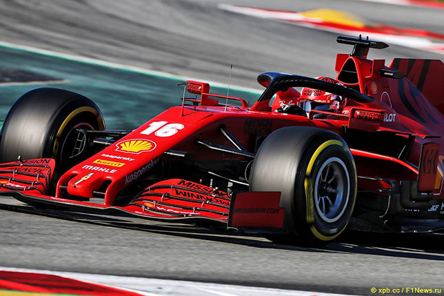 Шарль Леклер за рулём Ferrari на тестах в Барселоне