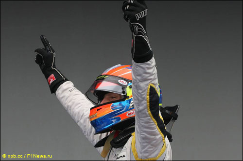Победитель воскресной гонки GP2 на Нюрбургринге, пилот DAMS Роман Грожан