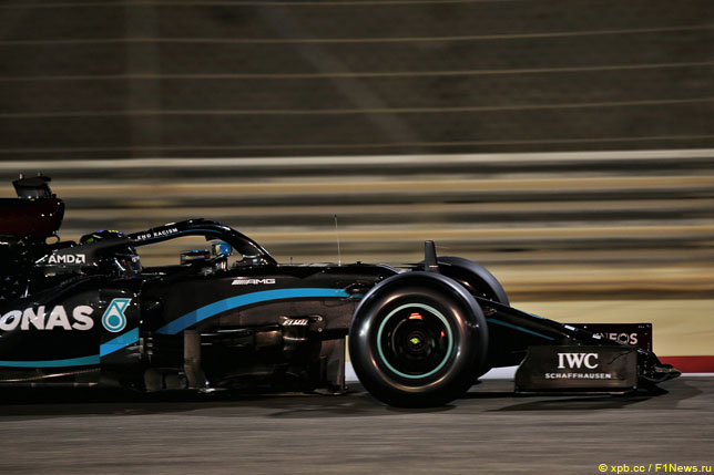 Льюис Хэмилтон тестирует шины Pirelli для сезона 2021 года
