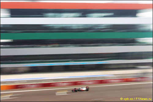 Льюис Хэмилтон на трассе Гран При Индии