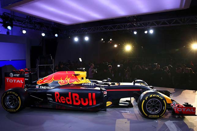 Новая раскраска машины Red Bull Racing