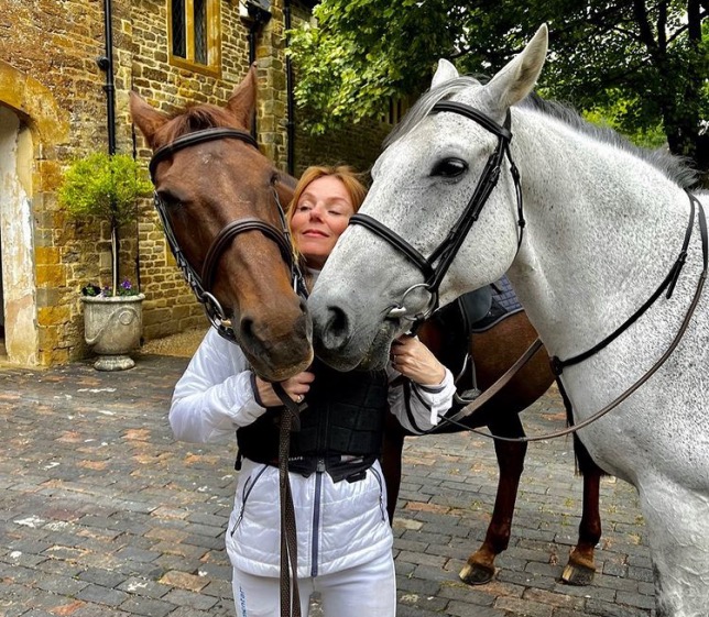 Джери Холлиуэлл и её лошади, фото из социальных сетей