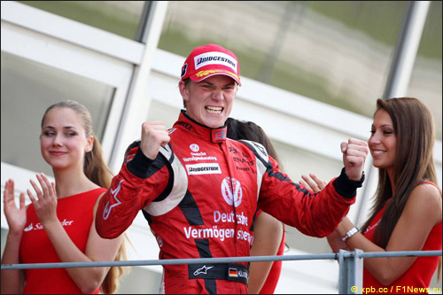 Нико Хюлкенберг на подиуме в Монце после завоевания титула в серии GP2