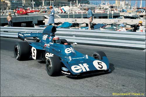 Джеки Стюарт за рулём Tyrrell на трассе Гран При Монако, 1973 год