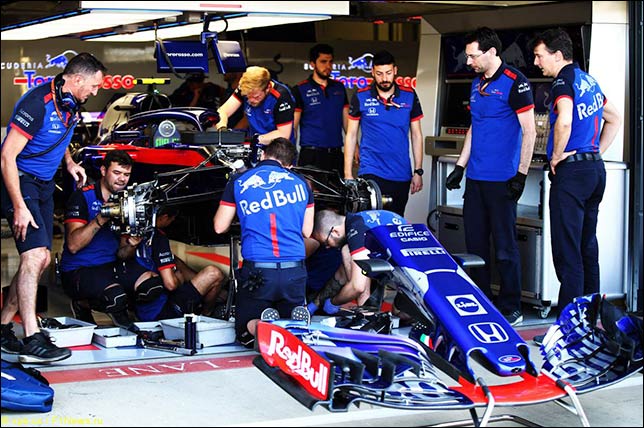 В Toro Rosso меняют подвеску на машине Пьера Гасли