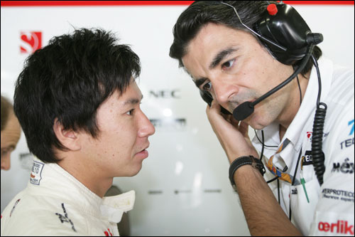 Камуи Кобаяши и его гоночный инженер 